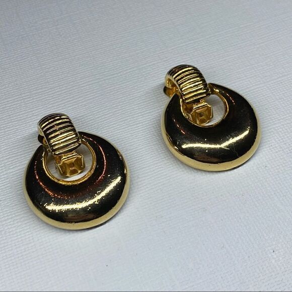 Earrings – Vintage 1970s Gold Tone Door Knocker Clip-Ons - Picture 2 of 7
